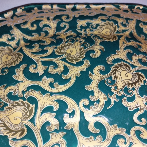 GREEN & GOLD PORCELAIN TAPESTRY PATTERN HEXAGONAL TRAY - Picture 3 of 6